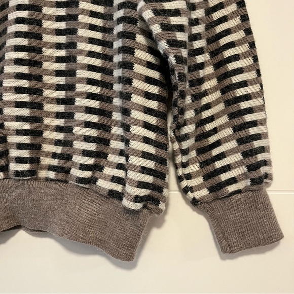 Lady Anne | Vintage Knit Sweater - Picture 5 of 12